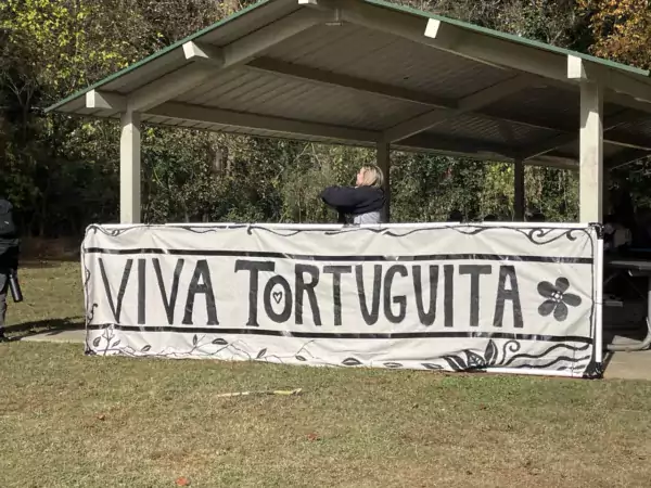 This photo shows a banner that says "Viva Tortuguita"