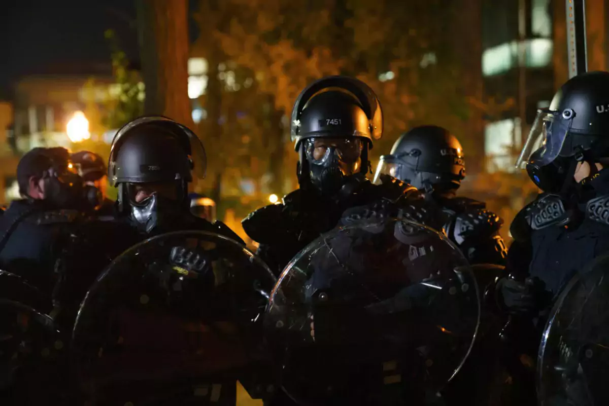 us capitol police officers in riot gear